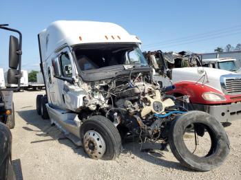  Salvage Freightliner Cascadia 1