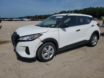  Salvage Nissan Kicks