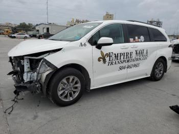  Salvage Toyota Sienna