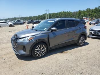  Salvage Nissan Kicks