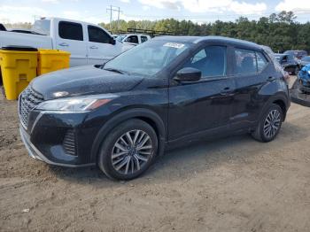  Salvage Nissan Kicks