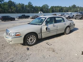  Salvage Lincoln Towncar