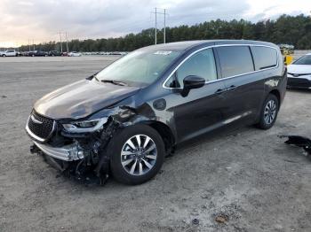  Salvage Chrysler Pacifica