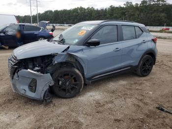  Salvage Nissan Kicks