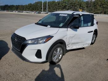  Salvage Nissan Kicks