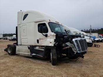  Salvage Freightliner Cascadia 1