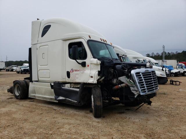  Salvage Freightliner Cascadia 1