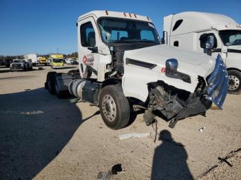  Salvage Freightliner Cascadia 1