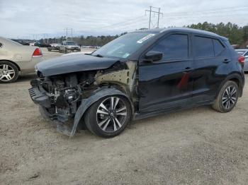  Salvage Nissan Kicks