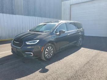  Salvage Chrysler Pacifica