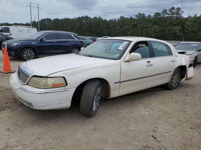  Salvage Lincoln Towncar