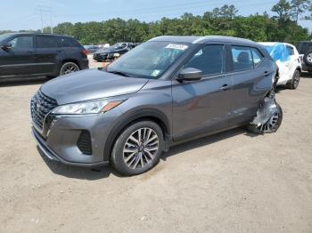  Salvage Nissan Kicks