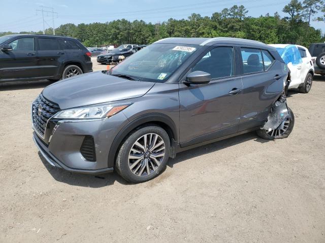  Salvage Nissan Kicks