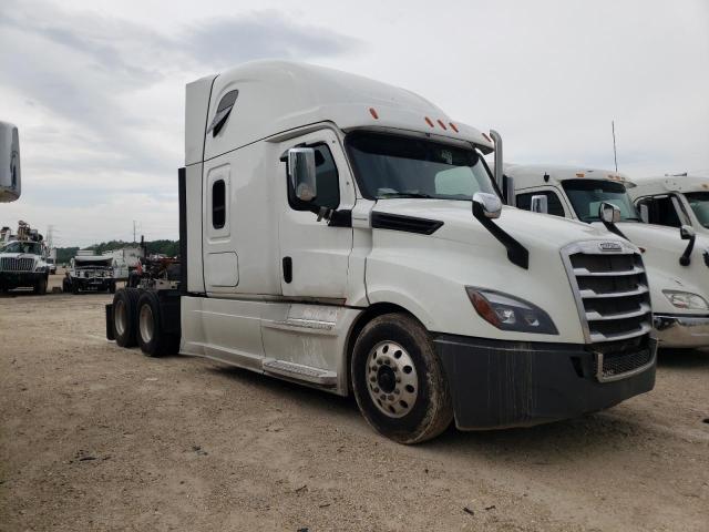  Salvage Freightliner Cascadia 1