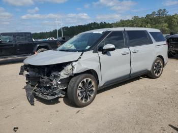  Salvage Kia Carnival