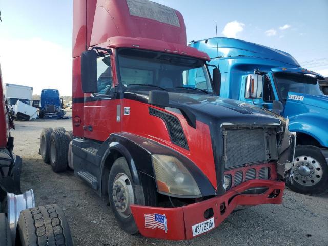  Salvage Volvo Vn