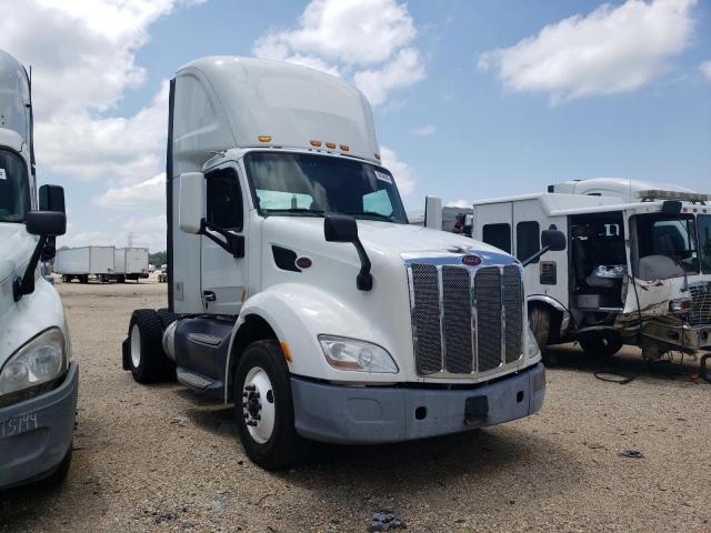  Salvage Peterbilt 579