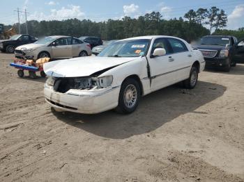  Salvage Lincoln Towncar