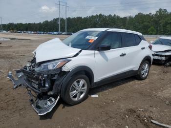  Salvage Nissan Kicks