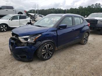  Salvage Nissan Kicks