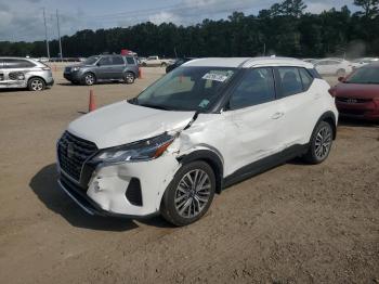  Salvage Nissan Kicks