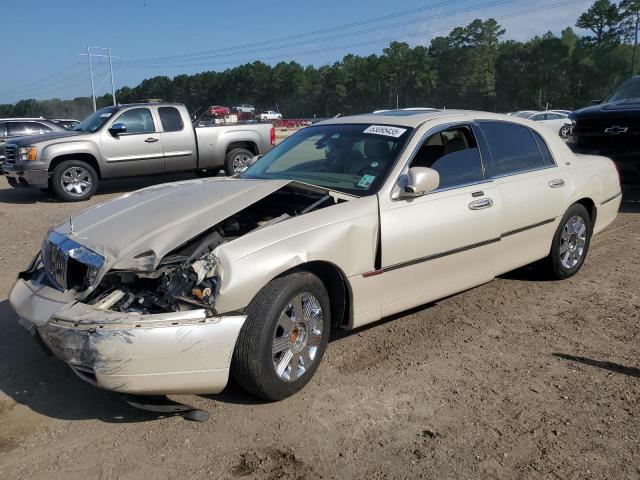  Salvage Lincoln Towncar