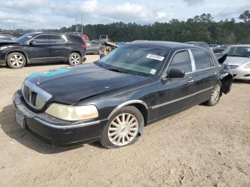  Salvage Lincoln Towncar