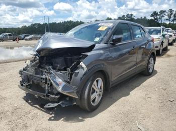  Salvage Nissan Kicks