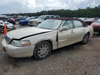  Salvage Lincoln Towncar