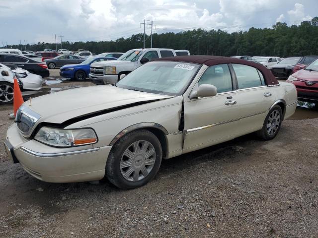  Salvage Lincoln Towncar