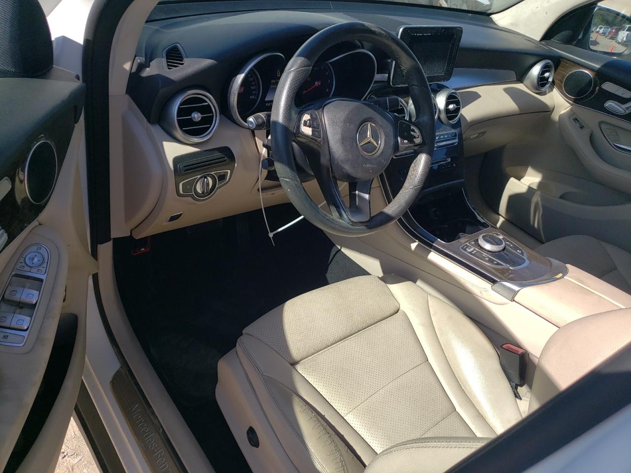 Mercedes-Benz GLC 300 Image 9