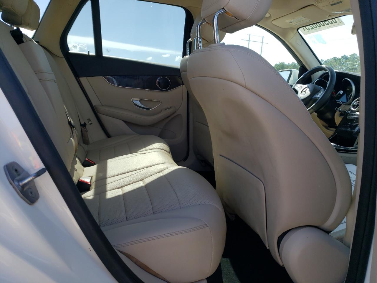 Mercedes-Benz GLC 300 Image 11