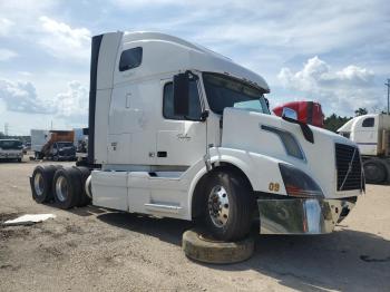  Salvage Volvo Vn