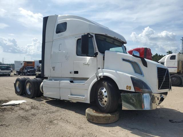  Salvage Volvo Vn