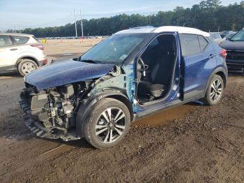  Salvage Nissan Kicks