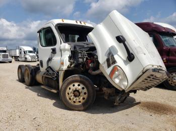  Salvage Freightliner Cascadia 1
