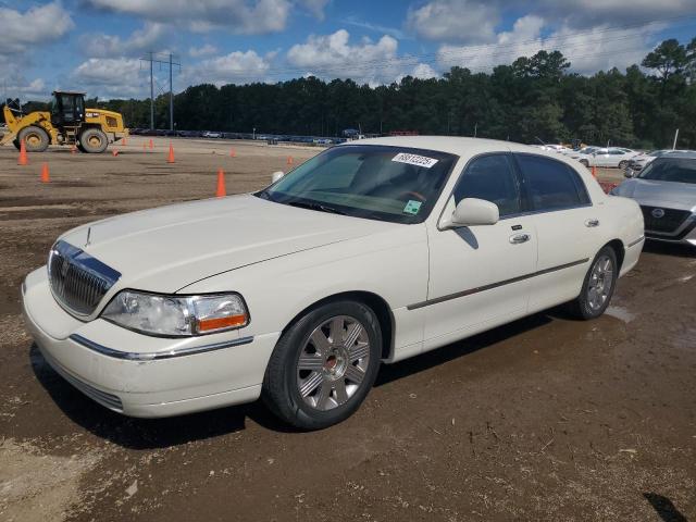  Salvage Lincoln Towncar