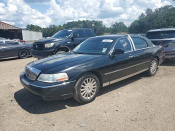  Salvage Lincoln Towncar