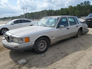 Salvage Lincoln Towncar