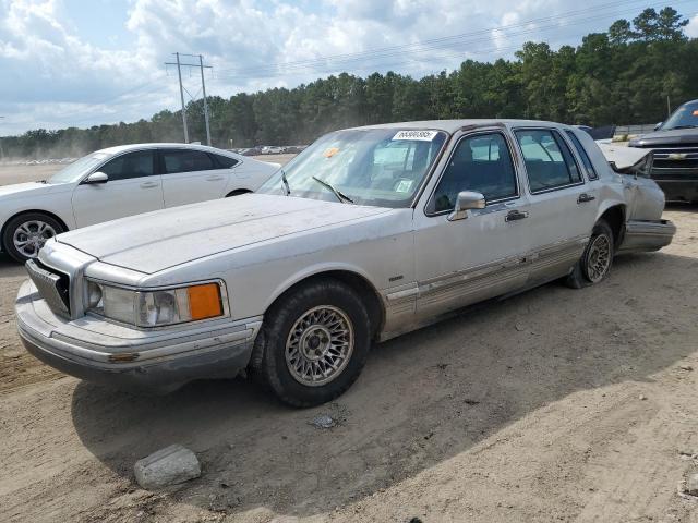  Salvage Lincoln Towncar