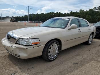  Salvage Lincoln Towncar