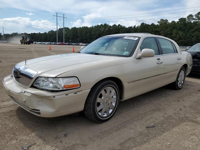  Salvage Lincoln Towncar
