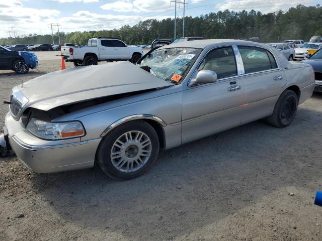  Salvage Lincoln Towncar