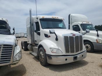  Salvage Peterbilt 579