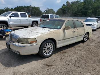  Salvage Lincoln Towncar