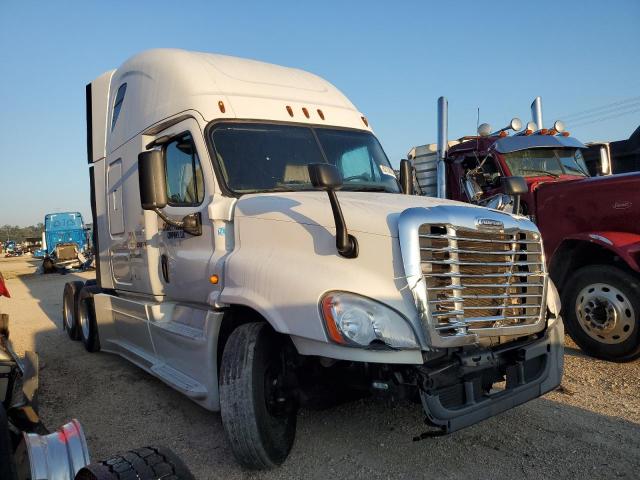  Salvage Freightliner Cascadia 1