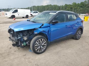  Salvage Nissan Kicks