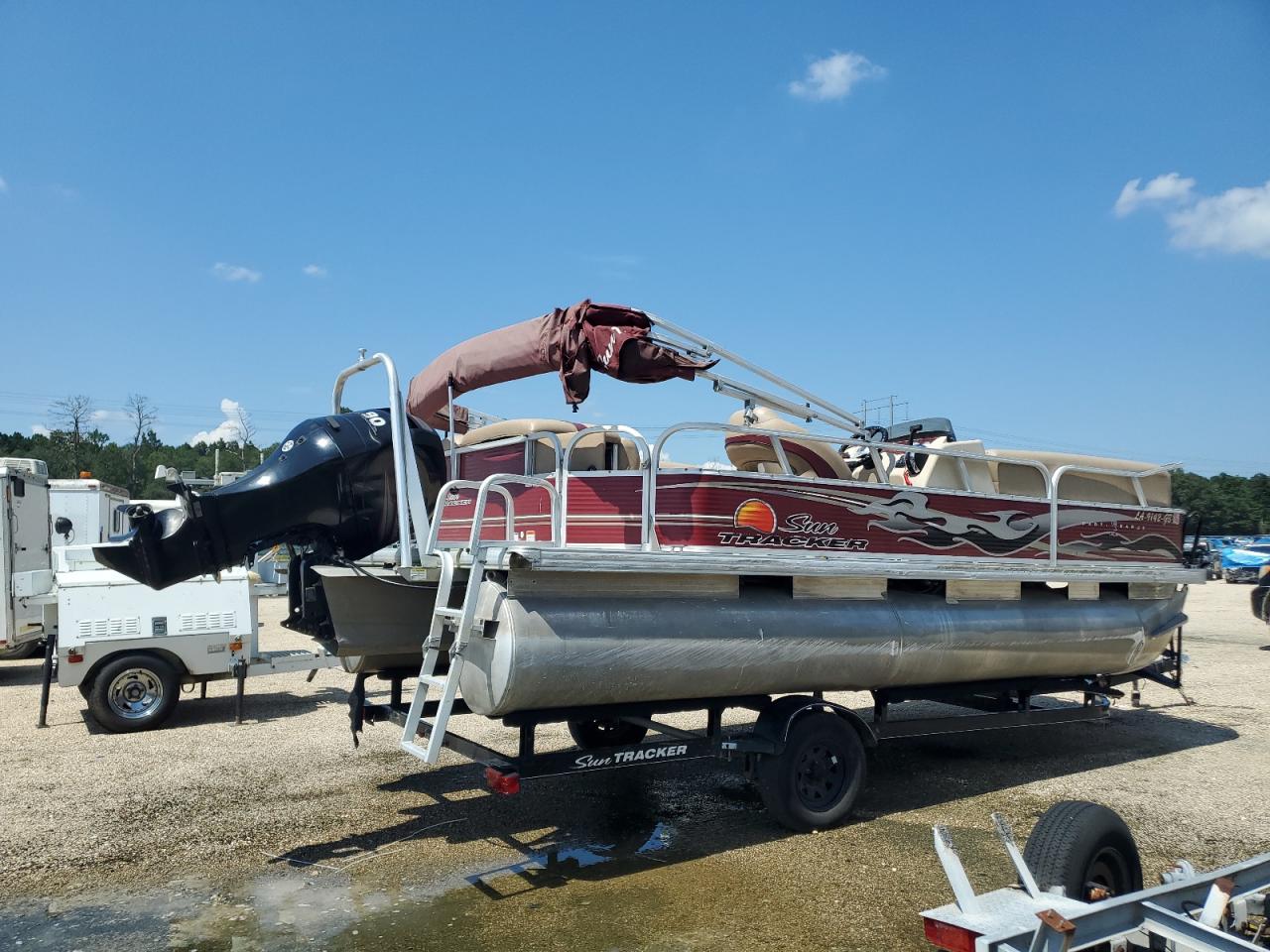 Sun Tracker Boat Image 4