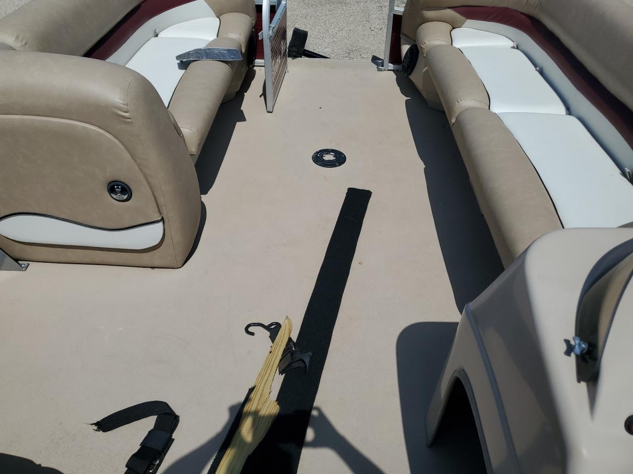 Sun Tracker Boat Image 2