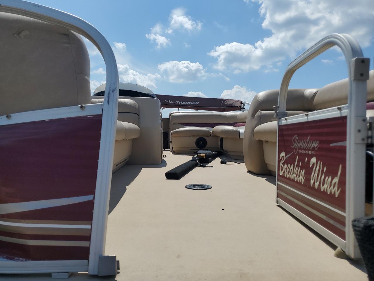 Sun Tracker Boat Image 6